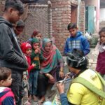 Community awareness on VBD during H.H visit at slum shauchalay vali gali PC-Deependra FHI-EMBED-HEALTH department -Agra 02.01.2024