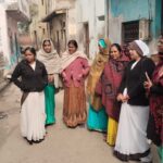 Community awareness on VBD during H.H visit at slum Delhi mohalla PC-Soniya FHI-EMBED-HEALTH department -Agra 06.01.2024