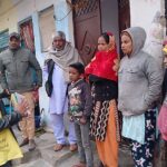 Community awareness for appropriate behaviour of Dengue and Malaria during H.H.visit at Maneesh nagar PC- Bhupendra FHI-EMBED-Health Dept, Agra. 18-01-2024