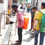 Anti Larva activity during visit at Slum Sikandra jatav basti PC- Bhupendra FHI-EMBED-Health Dept, Agra. 26-04-2024